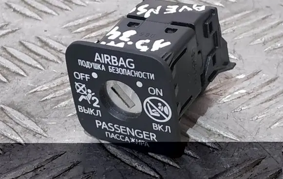Toyota Avensis T270 Passenger airbag on/off switch 2080022