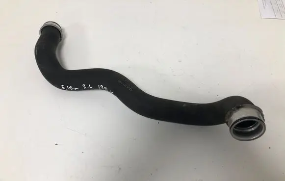 Mercedes-Benz E W212 Engine coolant pipe/hose A2045013182