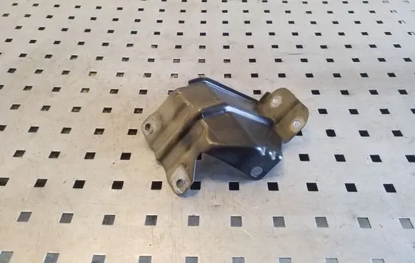 Fender mounting bracket