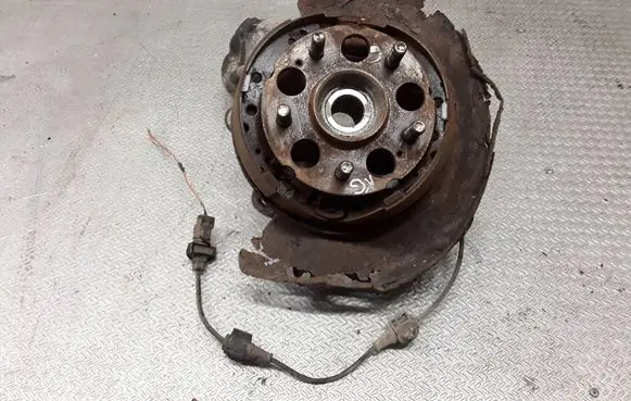 Honda CR-V Rear wheel hub spindle/knuckle