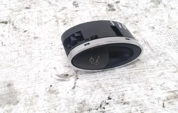 Mercedes-Benz CLS C219 Tailgate opening switch A2118210379