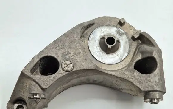 BMW M5 F90 A/C compressor mount bracket 7646904 64557646904