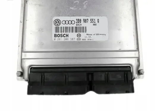 Volkswagen PASSAT B5 Engine control unit/module 3B0907551Q