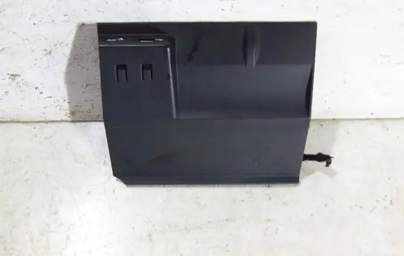 Skoda Octavia Mk3 (5E) USB socket connector 