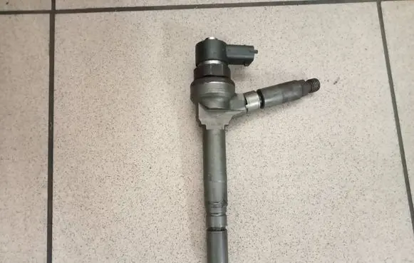 Opel Astra G Fuel injector 0445110175