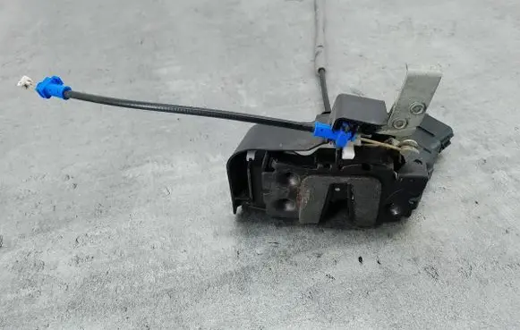 Ford Mondeo MK IV Front door lock 6M2A-R21812-AC