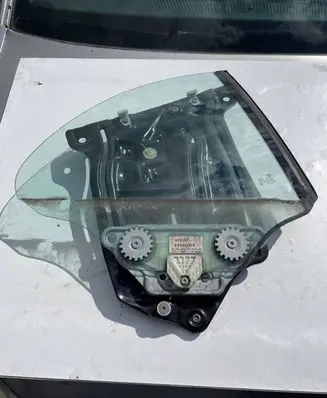 BMW 6 F12 F13 Rear side window 7303788 49861001