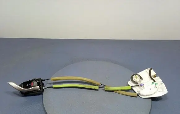 Mazda 3 II Front door lock 