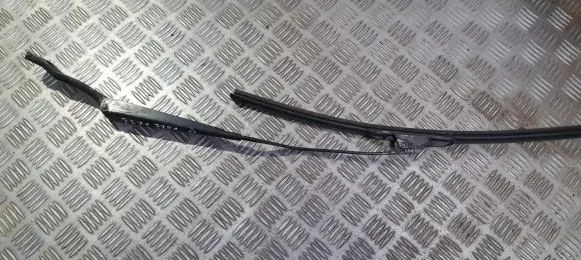 Peugeot 206 Front wiper blade arm