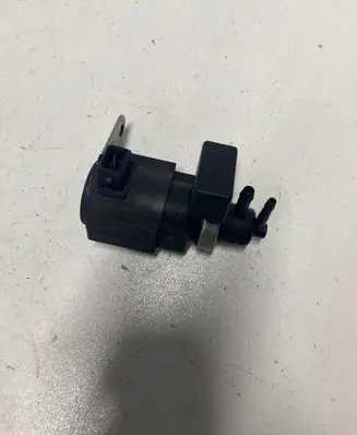 Audi A4 S4 B5 8D Turbo solenoid valve 057986630