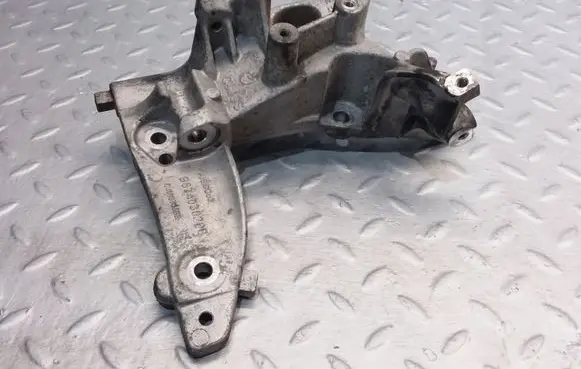 Citroen DS4 Engine mounting bracket 9674030280 C4003746SE