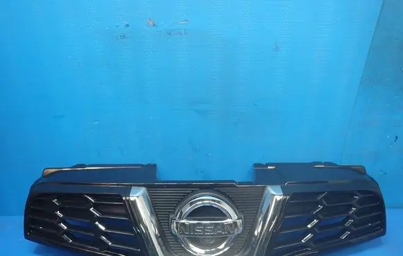 Nissan Qashqai Front bumper upper radiator grill 62310-BR10A