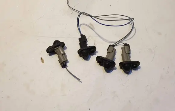 Opel Zafira A Front door sensor 09153611