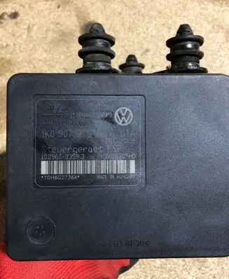 Volkswagen Jetta V ABS Pump 1K0907379AC 00005305H0 10096003593