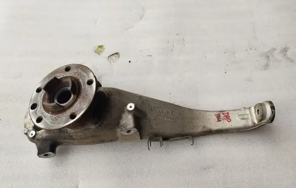 Volkswagen Touareg II Front wheel hub spindle knuckle 7P0407246A
