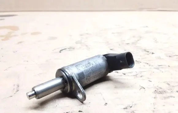Audi A4 S4 B8 8K Valve oil control 06H103697A