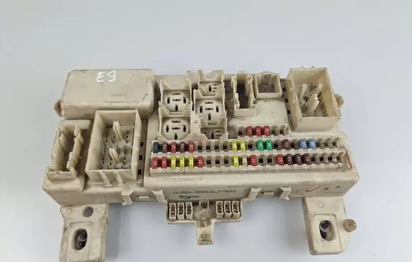 Mazda 3 I Fuse module 519197040