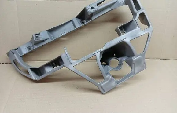 Skoda Octavia Mk2 (1Z) Headlight/headlamp mounting bracket 1Z0807055B