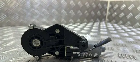 Mercedes-Benz E W212 Seat adjustment motor 825843714 0390203367