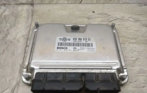 Volkswagen PASSAT B5.5 Engine control unit/module 038906019EK 0281010667