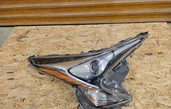 Toyota Prius (XW50) Headlight/headlamp 81145-47700