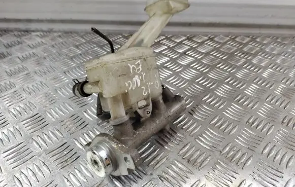 Nissan Almera N16 Master brake cylinder
