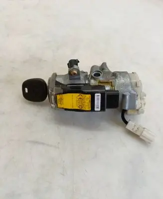 Toyota Avensis Verso Ignition lock 45020287 1033