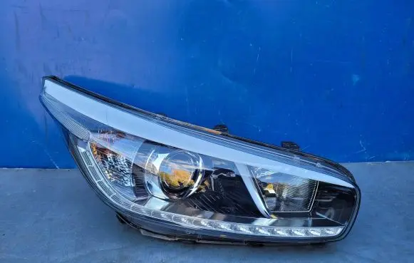 KIA Ceed Headlight/headlamp 92102A2060