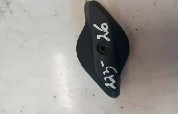 Engine bonnet (hood) release handle