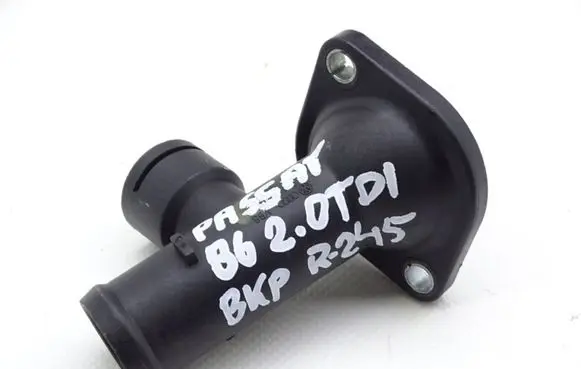 Volkswagen PASSAT B6 Engine coolant pipe/hose 03G121121D