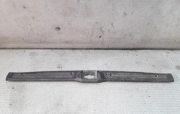 Trunk/boot sill cover protection