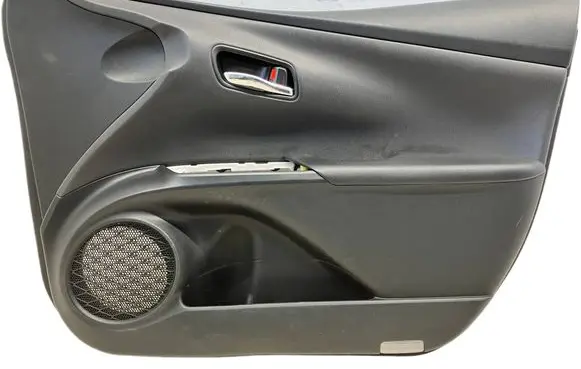 Toyota Prius (XW50) Front door card panel trim