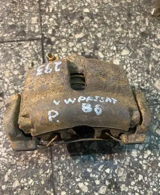 Volkswagen PASSAT B6 Front brake caliper