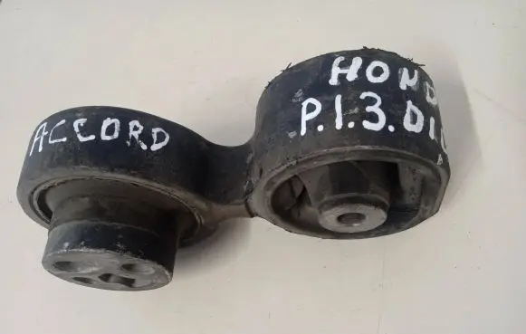 Honda Accord Engine mount bracket