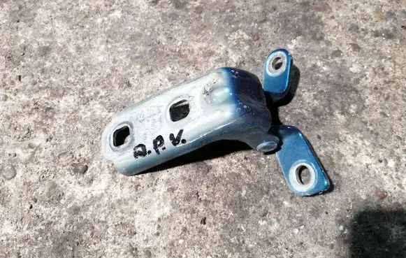 Buick Encore GX I Front door upper hinge