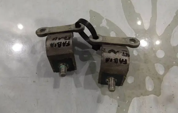 Skoda Fabia Mk2 (5J) Tailgate hinge 