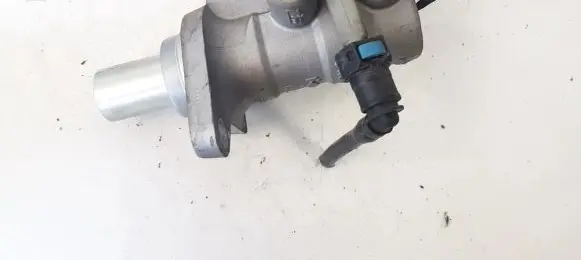 Land Rover Freelander 2 - LR2 Master brake cylinder x064w7