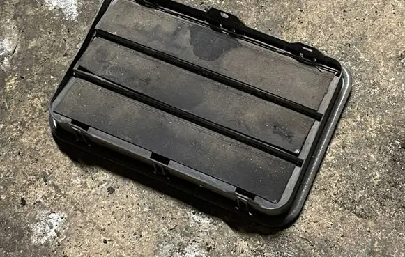 BMW 6 E63 E64 Quarter panel pressure vent 64228377280