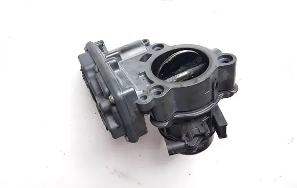 BMW 4 F36 Gran coupe Throttle valve 8512452