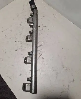 BMW 7 F01 F02 F03 F04 Fuel distributor 7547599