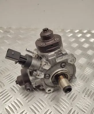 BMW X3 F25 Fuel injection high pressure pump 7823463
