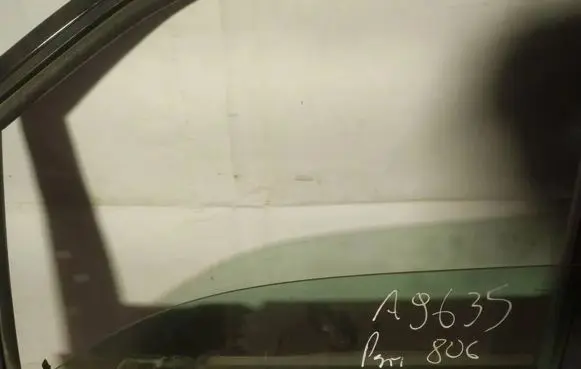 Peugeot 806 Front door window glass four-door AS2