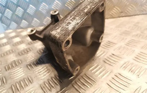Mercedes-Benz E W211 Engine mounting bracket 6112230704