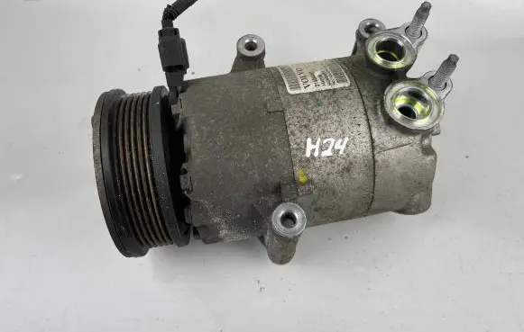 Volvo S60 Air conditioning (A/C) compressor (pump) 31404441