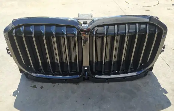 BMW X7 G07 Front bumper upper radiator grill 8094566