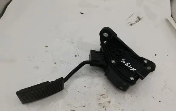 Honda CR-V Accelerator throttle pedal 31305K09