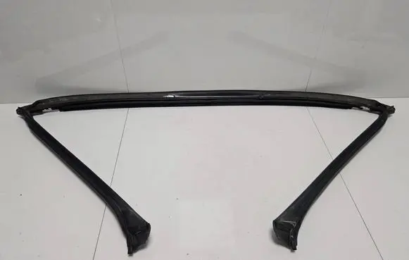 BMW Z3 E36 Rubber seal front coupe door window 8410169
