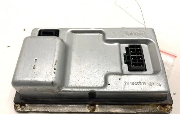 Chrysler 300 - 300C Voltage converter/converter module 73010137N