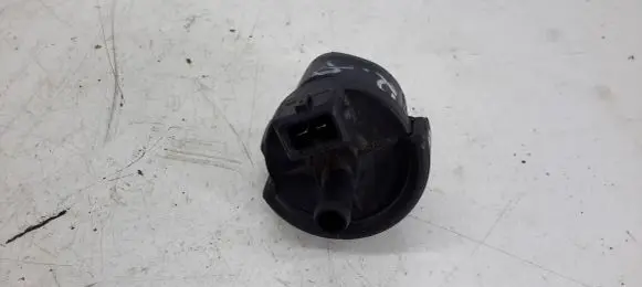 Volkswagen PASSAT B5 Valve vacuum 058133459