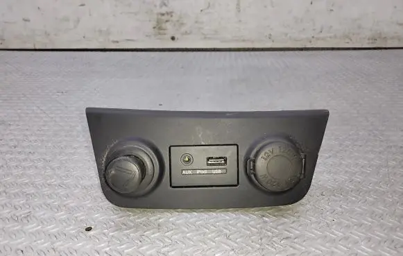 Hyundai i30 Cigarette lighter front 846212R000